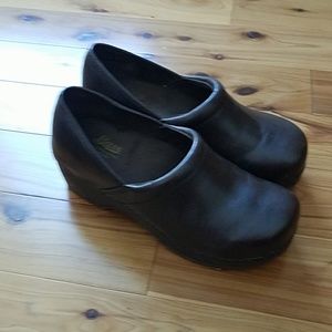 Bass clogs new condition